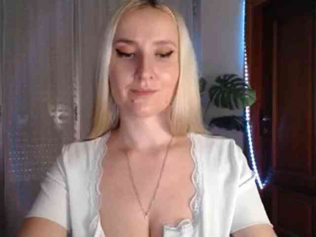 Alina-Lovely webcam