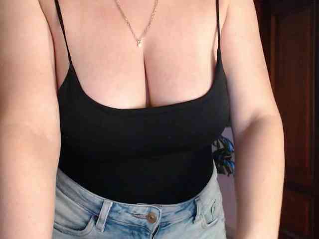 Alina-Lovely webcam