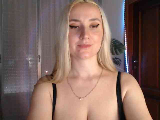 Alina-Lovely webcam