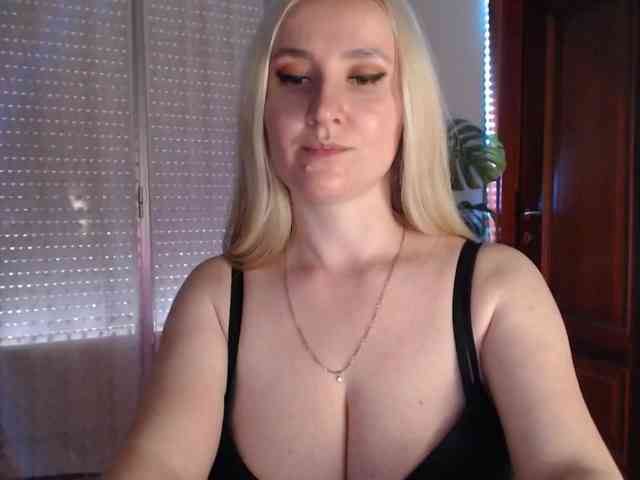 Alina-Lovely webcam