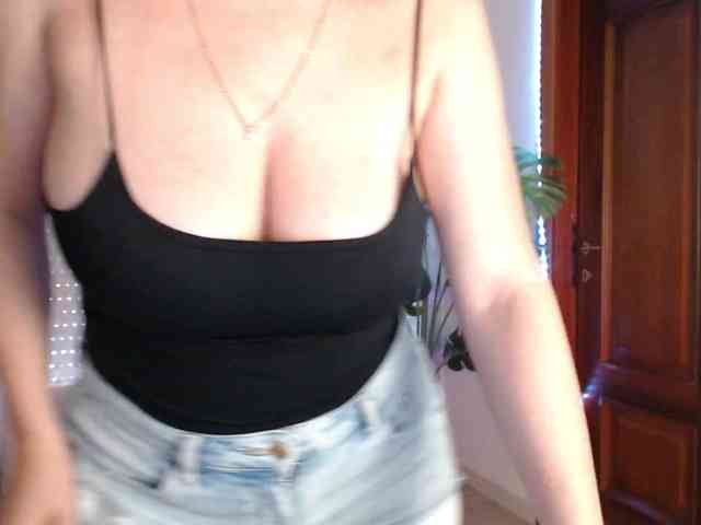 Alina-Lovely webcam