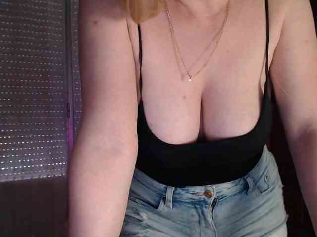 Alina-Lovely webcam