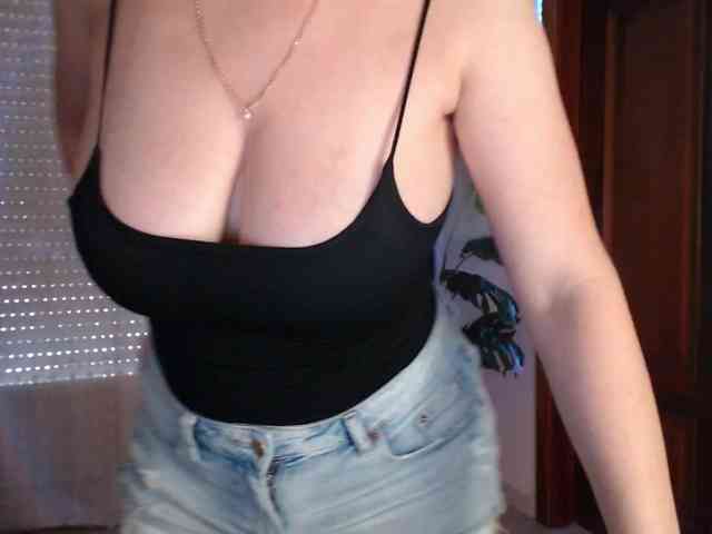 Alina-Lovely webcam