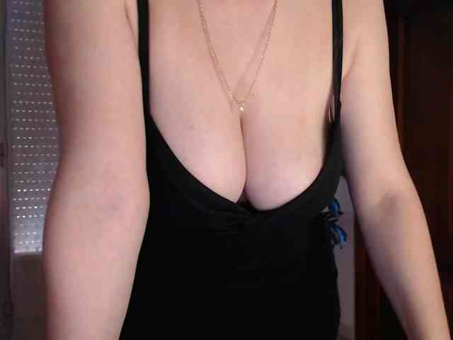 Alina-Lovely webcam
