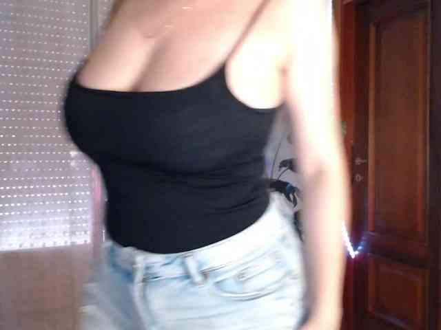 Alina-Lovely webcam