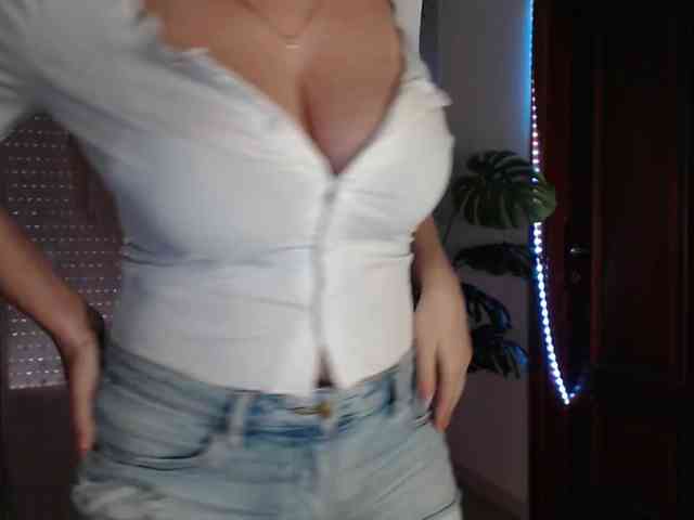 Alina-Lovely webcam