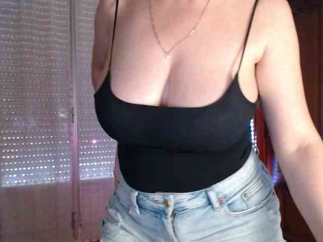 Alina-Lovely webcam