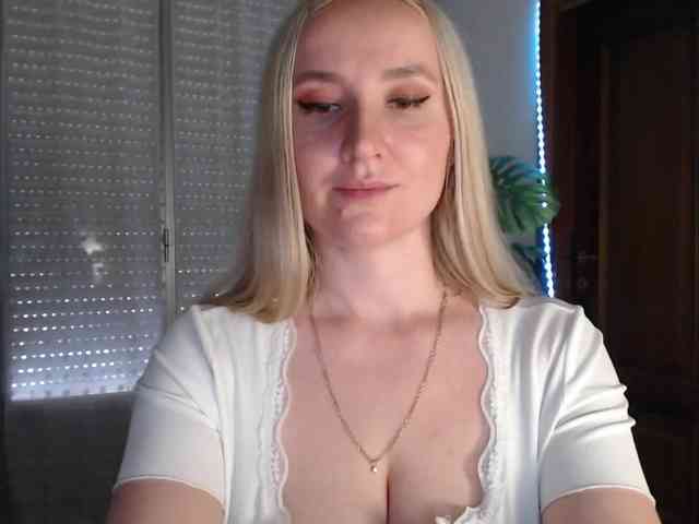 Alina-Lovely webcam