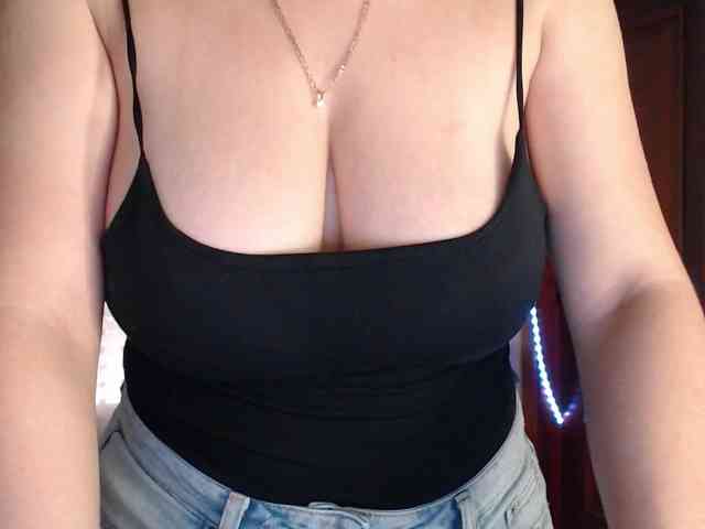 Alina-Lovely webcam