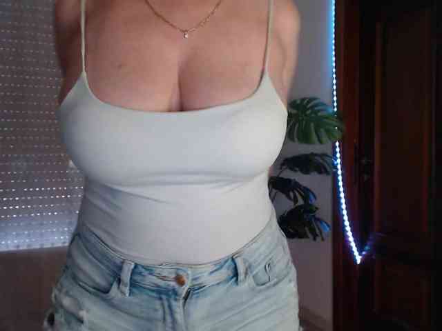 Alina-Lovely webcam