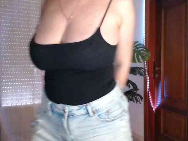 Alina-Lovely webcam