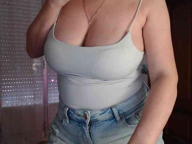 Alina-Lovely webcam