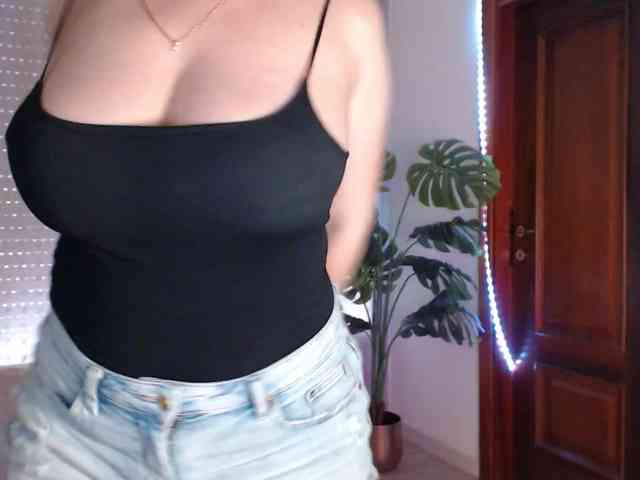 Alina-Lovely webcam