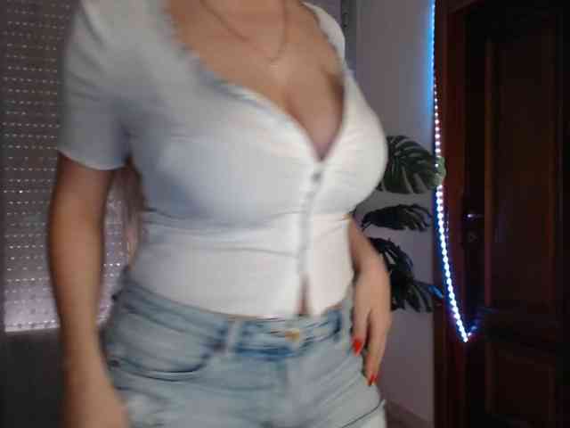 Alina-Lovely webcam