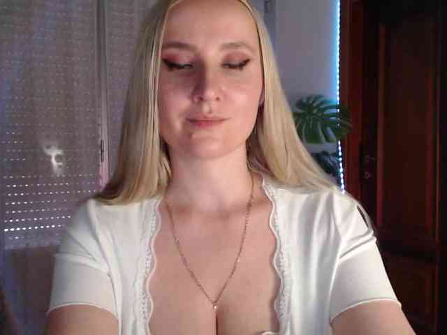 Alina-Lovely webcam