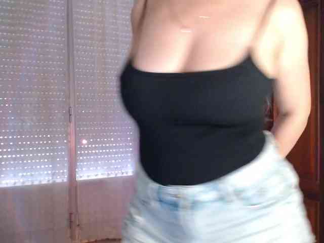 Alina-Lovely webcam