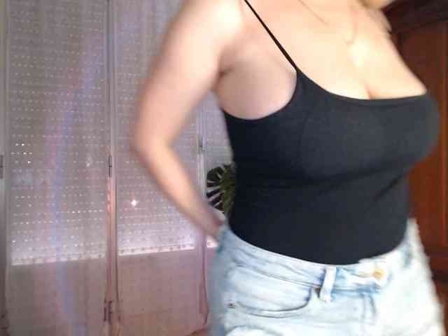 Alina-Lovely webcam