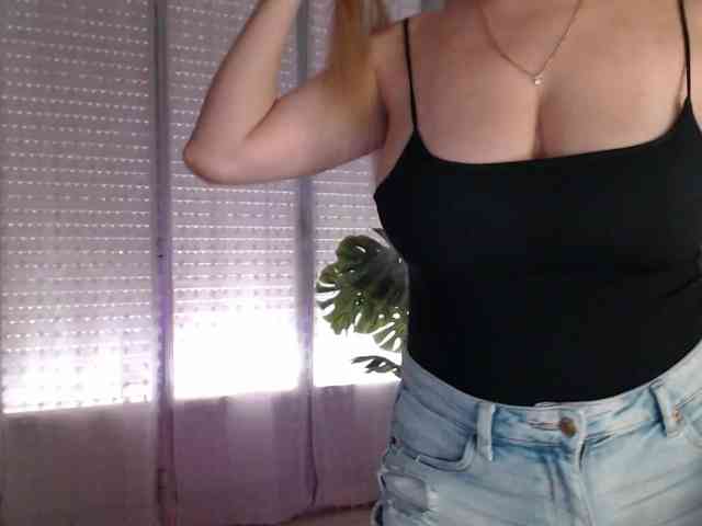Alina-Lovely webcam