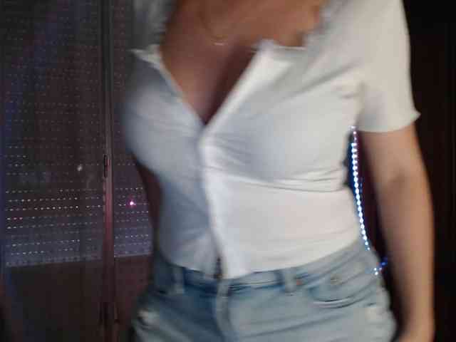 Alina-Lovely webcam
