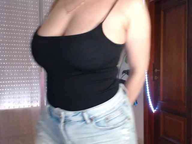 Alina-Lovely webcam
