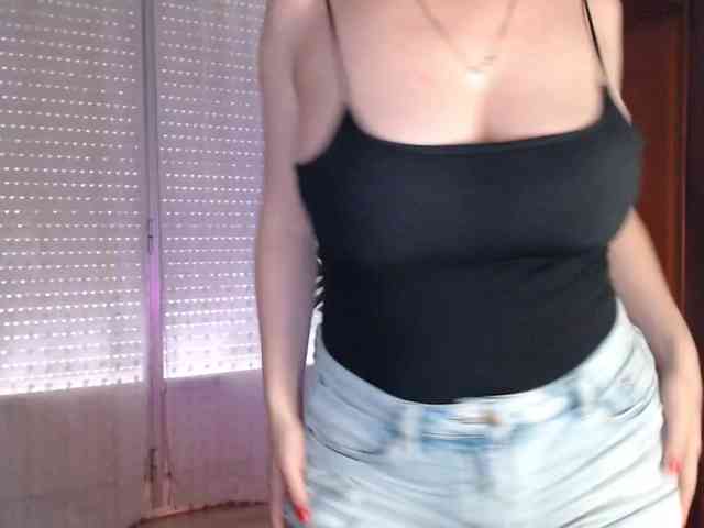 Alina-Lovely webcam