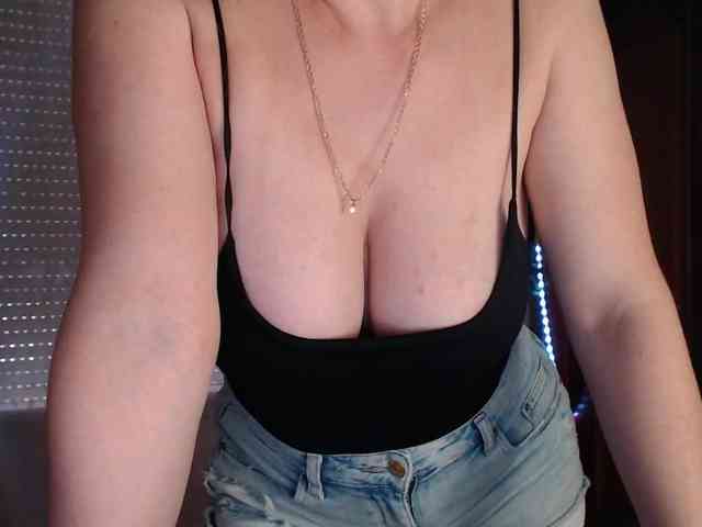 Alina-Lovely webcam