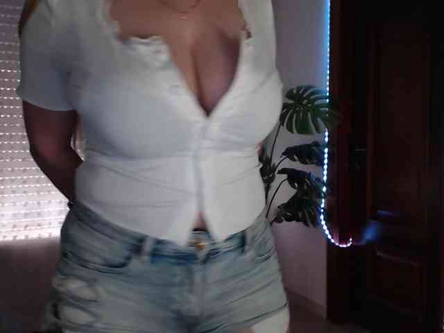 Alina-Lovely webcam
