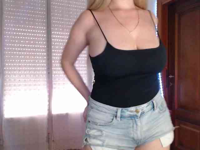 Alina-Lovely webcam