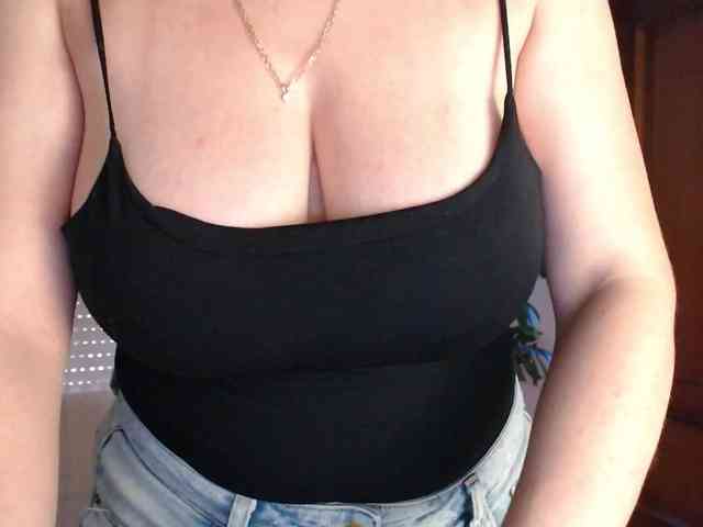 Alina-Lovely webcam