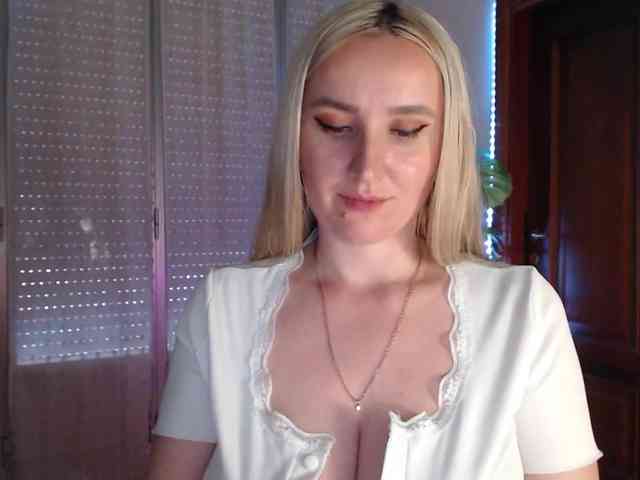 Alina-Lovely webcam