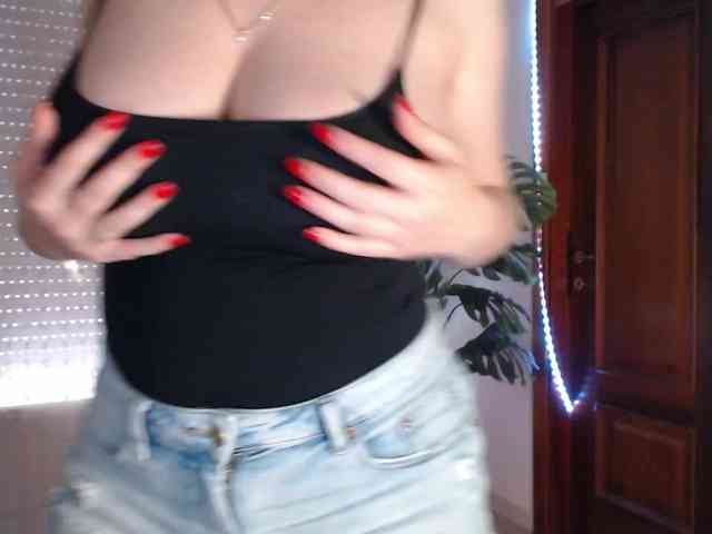 Alina-Lovely webcam