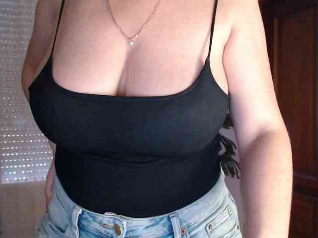 Alina-Lovely webcam