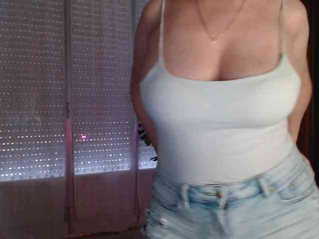 Alina-Lovely webcam