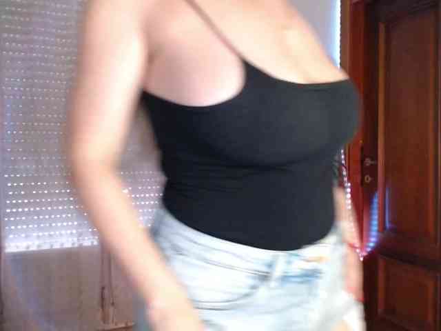Alina-Lovely webcam