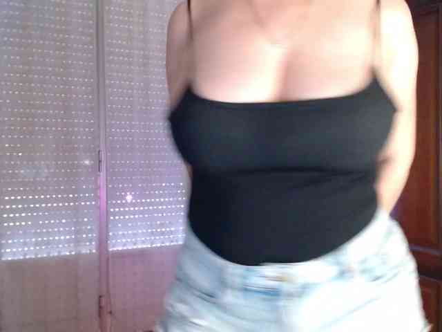 Alina-Lovely webcam