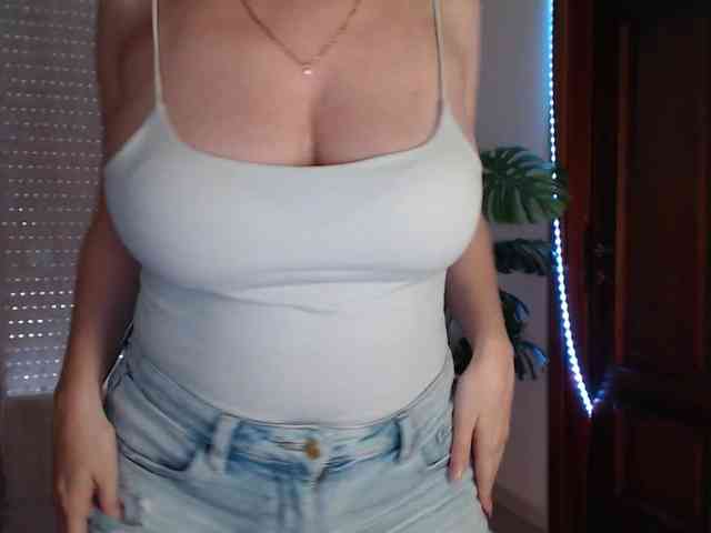 Alina-Lovely webcam
