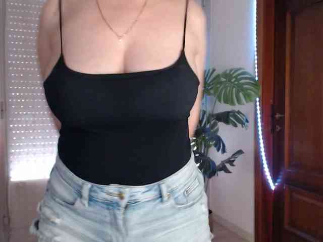 Alina-Lovely webcam