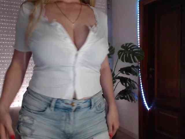Alina-Lovely webcam