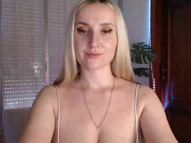 Alina-Lovely webcam