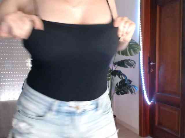 Alina-Lovely webcam