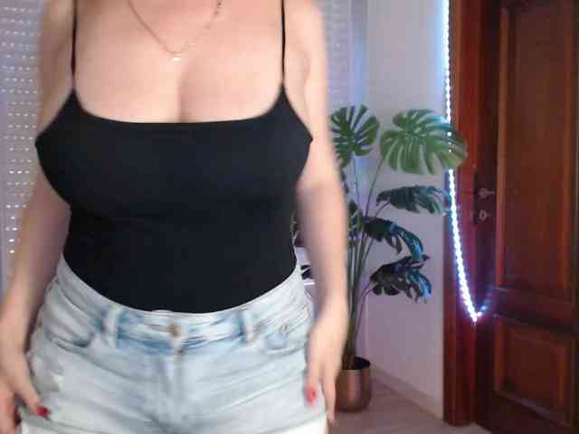 Alina-Lovely webcam