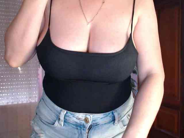 Alina-Lovely webcam