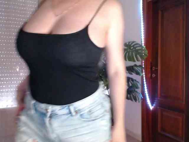 Alina-Lovely webcam