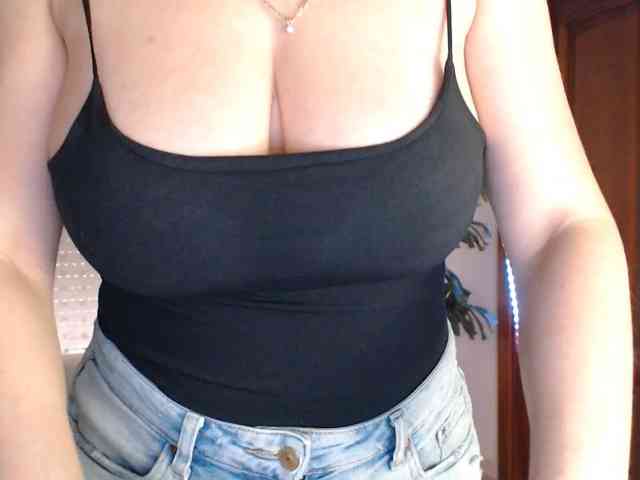 Alina-Lovely webcam