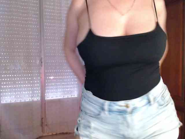 Alina-Lovely webcam