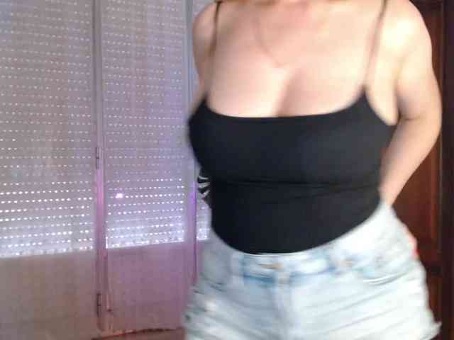 Alina-Lovely webcam