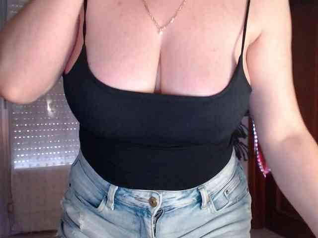 Alina-Lovely webcam
