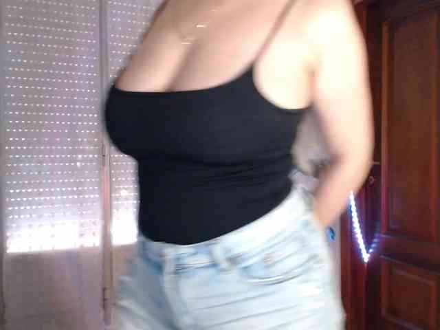 Alina-Lovely webcam