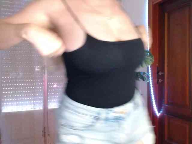 Alina-Lovely webcam