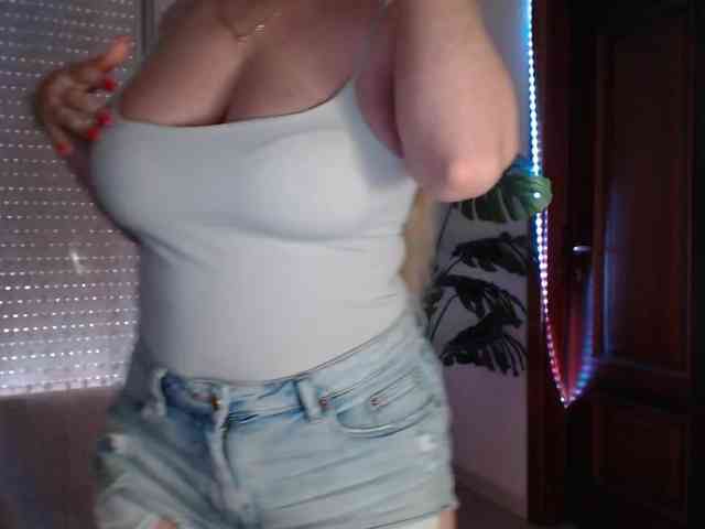 Alina-Lovely webcam